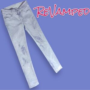 Originally NWT White Skinny Jeans Swirl Dyed in Pearl Grey. Size 28 👖
